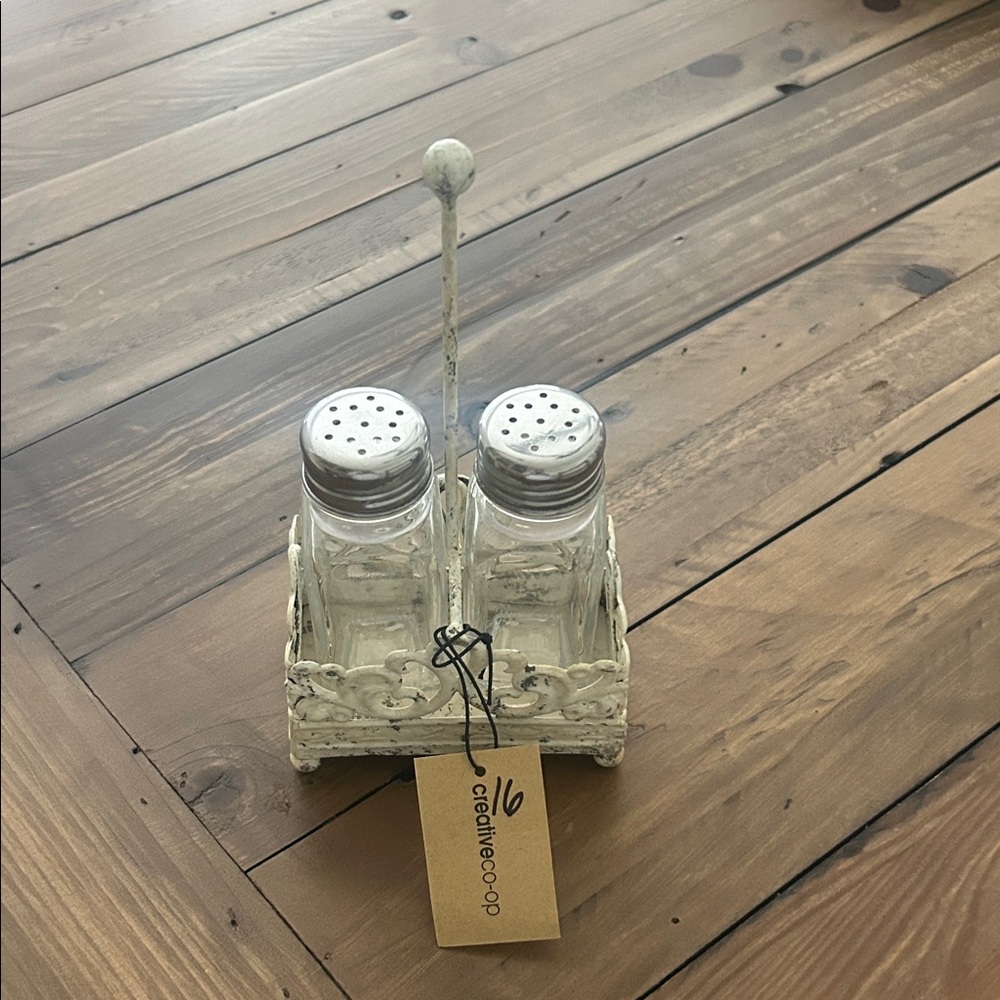 Creative Co-Op Vintage White Salt and Pepper Set